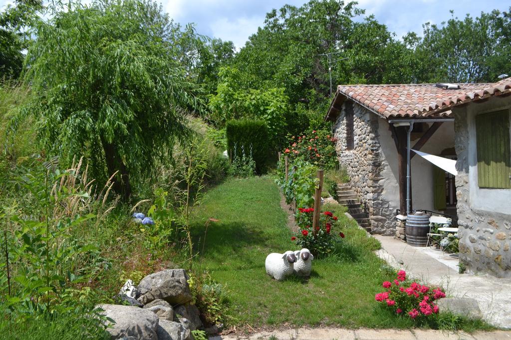 Maison Sous Le Pont Bed & Breakfast Meyras Exterior photo
