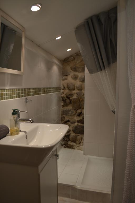 Maison Sous Le Pont Bed & Breakfast Meyras Exterior photo